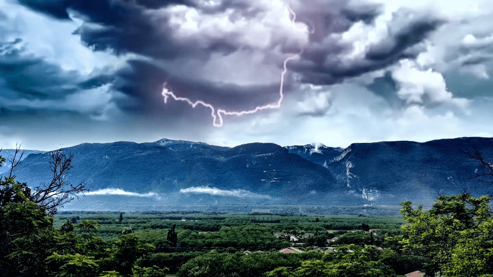 Les orages sur la vallée de l'Isère en juillet 2023
